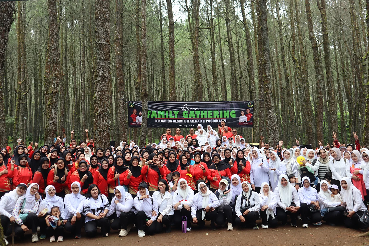 KELUARGA BESAR DITAJENAD DAN PUSDIKAJEN GELAR FAMILY GATHERING DI TRIDEK PARK 88 CIKOLE